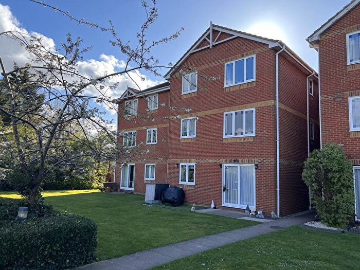 1 Bedroom Flat To Rent In Queens Lodge, Benfleet, Essex, SS7