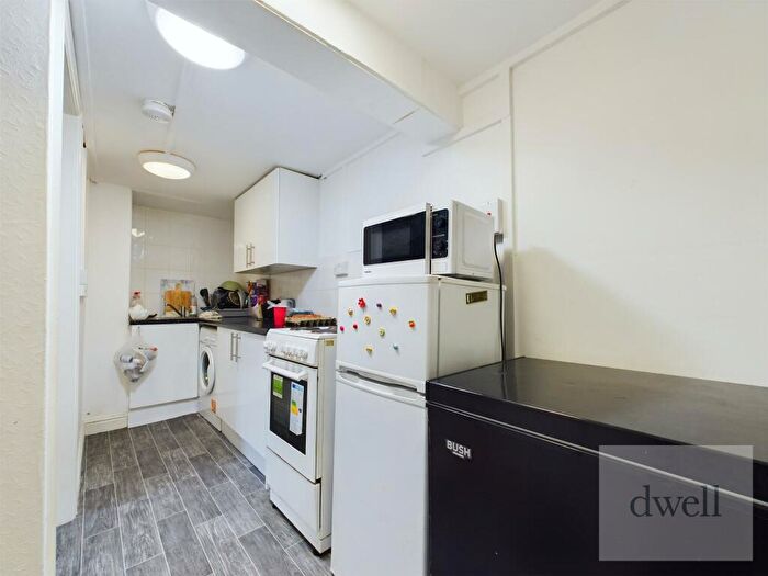 1 Bedroom Flat To Rent In Edinburgh Road, Armley, Leeds, LS12