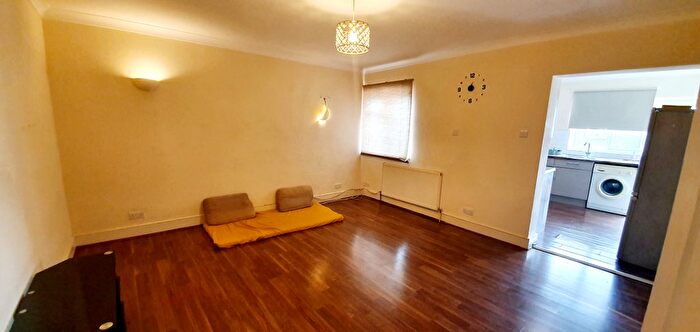 3 Bedroom Flat To Rent In Stains Road, Feltham, TW14
