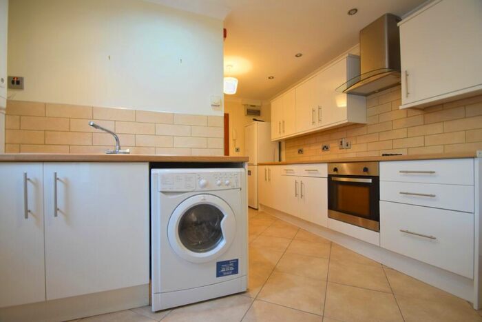 2 Bedroom Flat To Rent In Claude Road, Roath, CF24