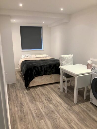 Studio To Rent In Holders Hill Drive, London, NW4