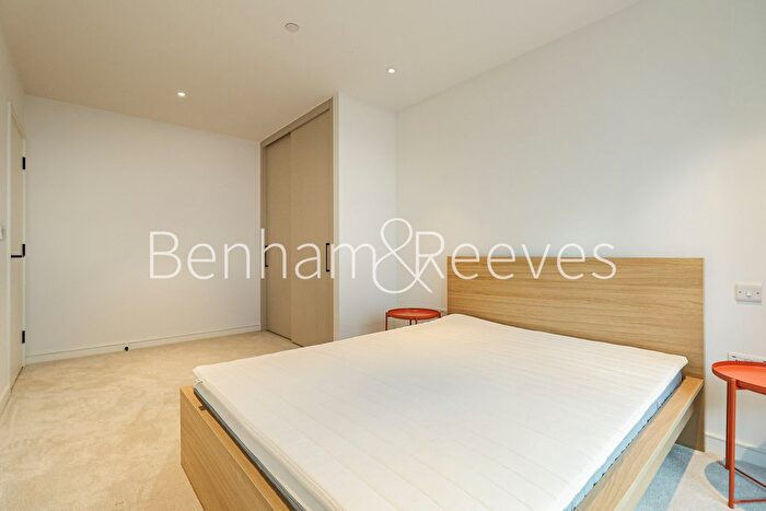 1 Bedroom Flat To Rent In Viola House, Greenleaf Walk, UB1