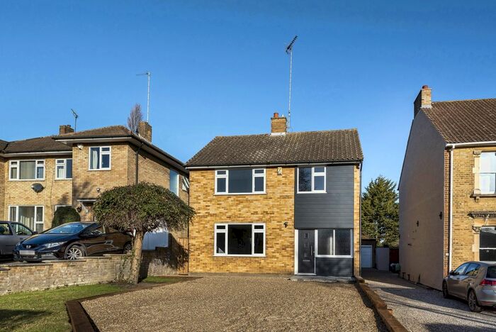 3 Bedroom Detached House To Rent In Lesney Park Road, Erith, DA8