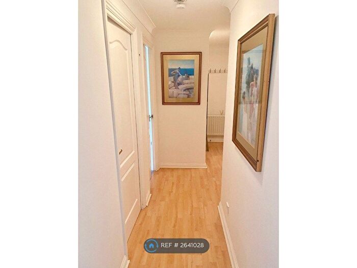2 Bedroom Flat To Rent In Arborfield Close, London, SW2