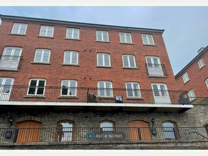 2 Bedroom Flat To Rent In Meadow Bank, Llandarcy, Neath, SA10