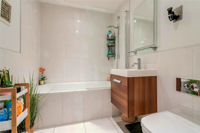 1 Bedroom Apartment For Sale In Regent Place, Sycamore Road, Amersham, Buckinghamshire, HP6