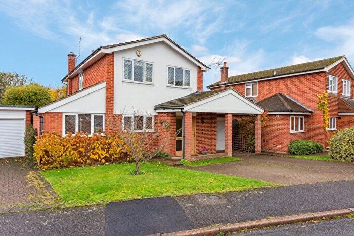 3 Bedroom Detached House For Sale In Bovingdon Heights, Marlow, Buckinghamshire, SL7