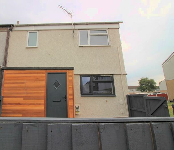 3 Bedroom End Of Terrace House To Rent In Calver Place, Glossop, SK13