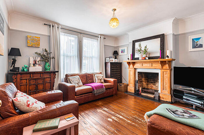 3 Bedroom Detached House For Sale In Warwick Road, Sidcup, DA14