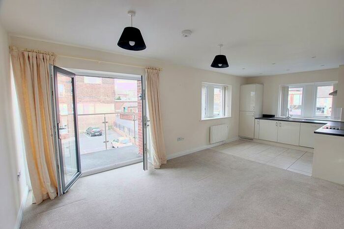 2 Bedroom Flat To Rent In Court Street, Trowbridge, BA14