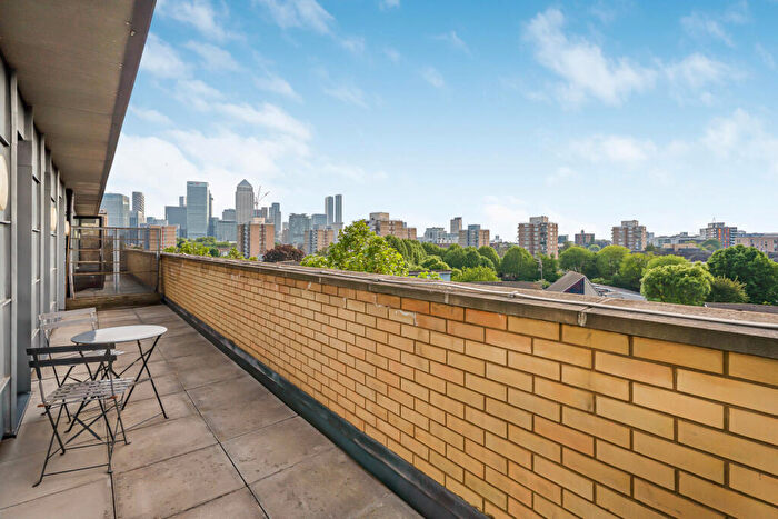 2 Bedroom Apartment For Sale In Fawe Street, London, E14