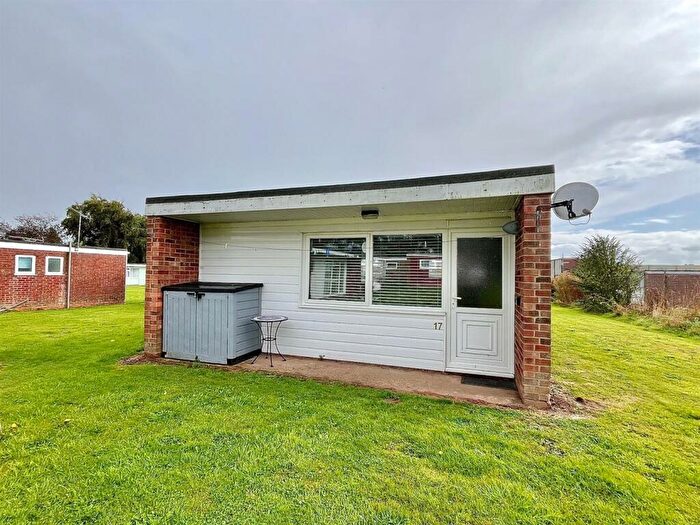 2 Bedroom Chalet For Sale In Florida Estate, Hemsby, Great Yarmouth, NR29