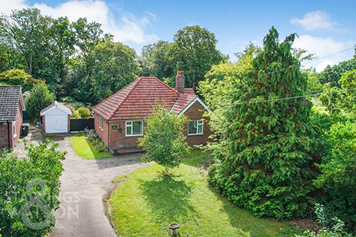 3 Bedroom Detached Bungalow For Sale In Yarmouth Road, Broome, Bungay, NR35
