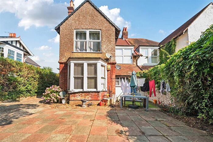 2 Bedroom Flat For Sale In Rugby Road, Worthing, BN11