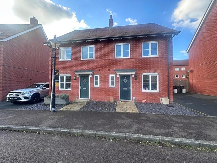 3 Bedroom Semi-Detached House To Rent In Stedeham Road, Great Denham, MK40