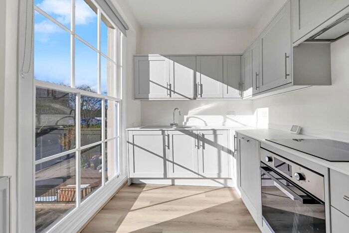 2 Bedroom Flat To Rent In New Cross Road, London, SE14