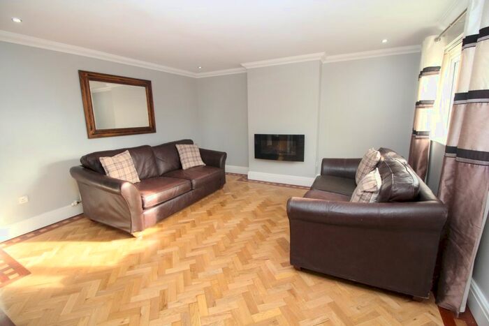 2 Bedroom Flat To Rent In Irwell House, Aigburth, L17