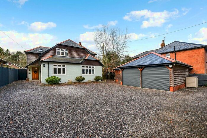 5 Bedroom Detached House For Sale In Pooks Green, Marchwood, Hampshire, SO40