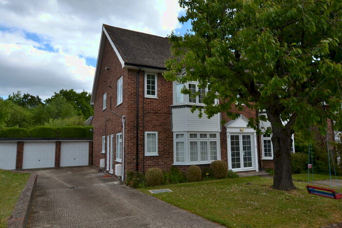 1 Bedroom Apartment To Rent In Cranbrook Court, GU51