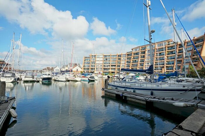 3 Bedroom Flat For Sale In Oyster Quay, Port Solent, PO6