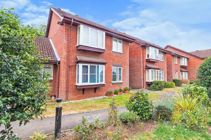 2 Bedroom Apartment For Sale In Eleanor Walk, Woburn, Milton Keynes, MK17