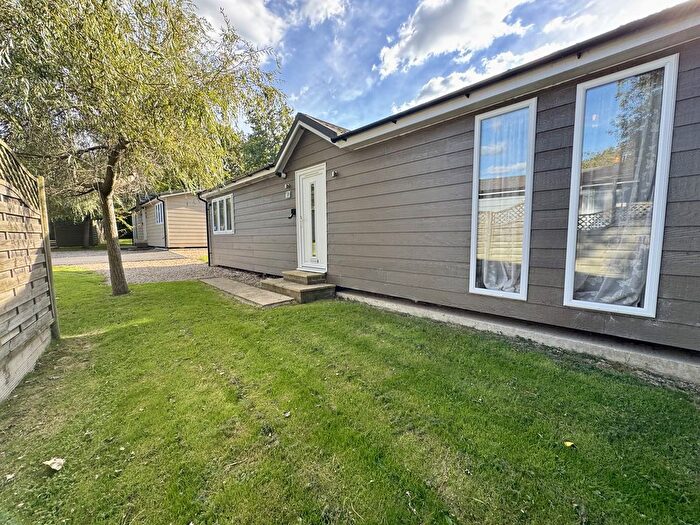 2 Bedroom Lodge To Rent In Golden Cross, Hailsham, BN27