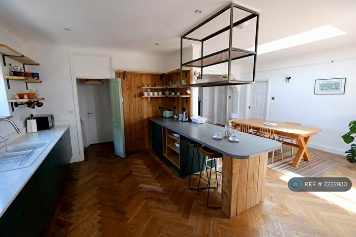 3 Bedroom Flat To Rent In Kingsbridge Road, Poole, BH14