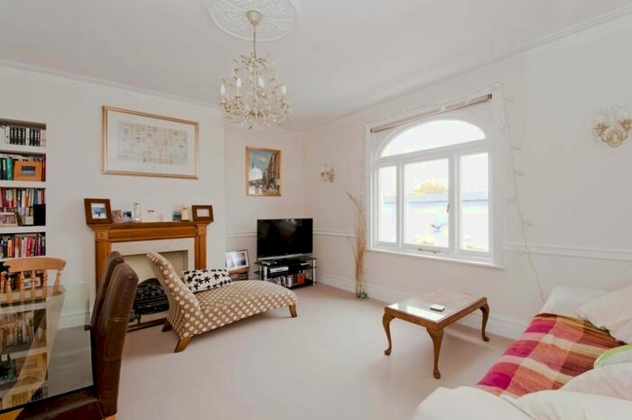 1 Bedroom Flat To Rent In Delaware Road, Little Venice, W9