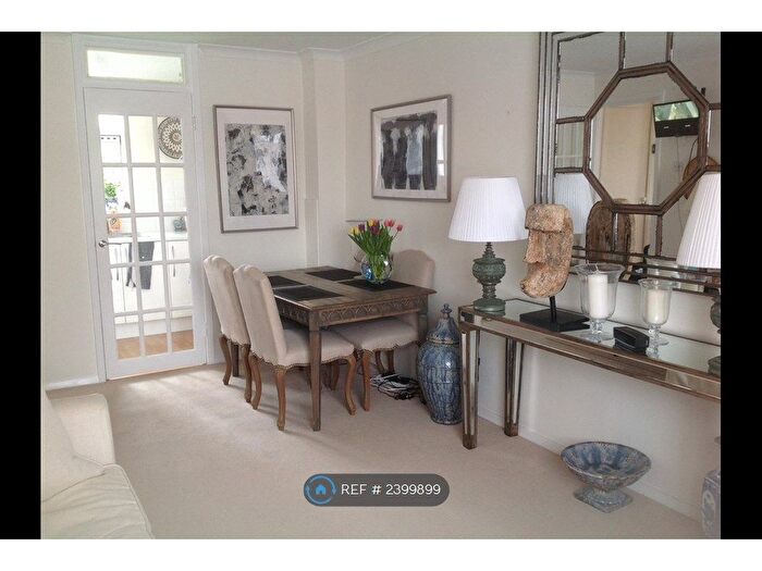 1 Bedroom Flat To Rent In St. Marys Grove, Richmond, TW9