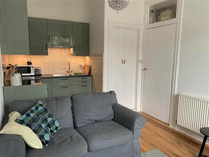 1 Bedroom Flat To Rent In Meadowbank Crescent, Edinburgh, EH8