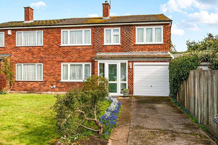 4 Bedroom Semi Detached House For Sale In Laneside, Chislehurst, BR7