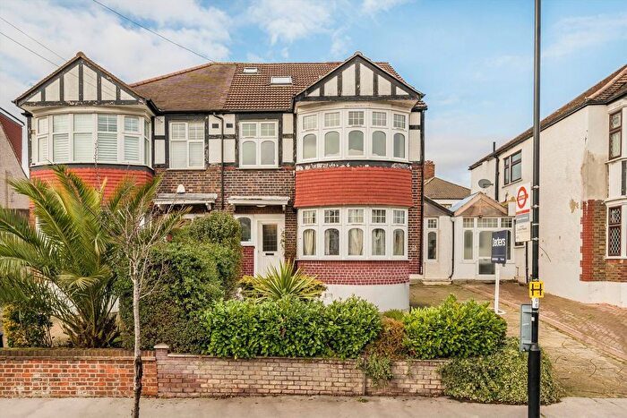 7 Bedroom Flat To Rent In Southern Avenue, Norwood, SE25