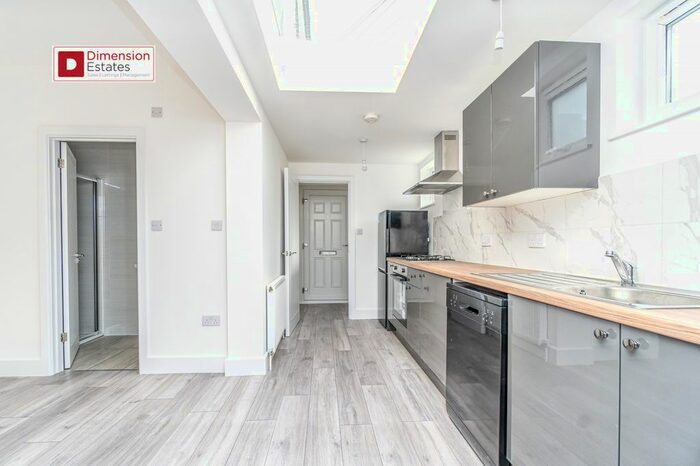 2 Bedroom Flat To Rent In Marsh Hill, Homerton, E9
