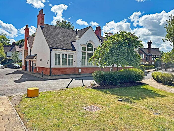1 Bedroom Flat For Sale In Old School Close, Redhill, RH1