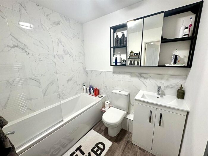 2 Bedroom Apartment For Sale In The Beeches, Ormerod Road, Chepstow, NP16