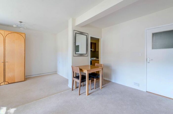 Studio To Rent In Rodenhurst Road, Clapham Park, London, SW4