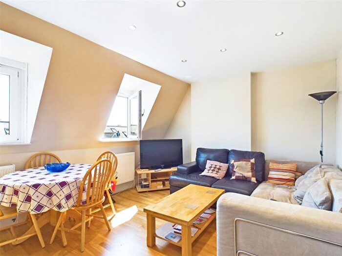 1 Bedroom Flat To Rent In Belgrade Road, Hampton, TW12