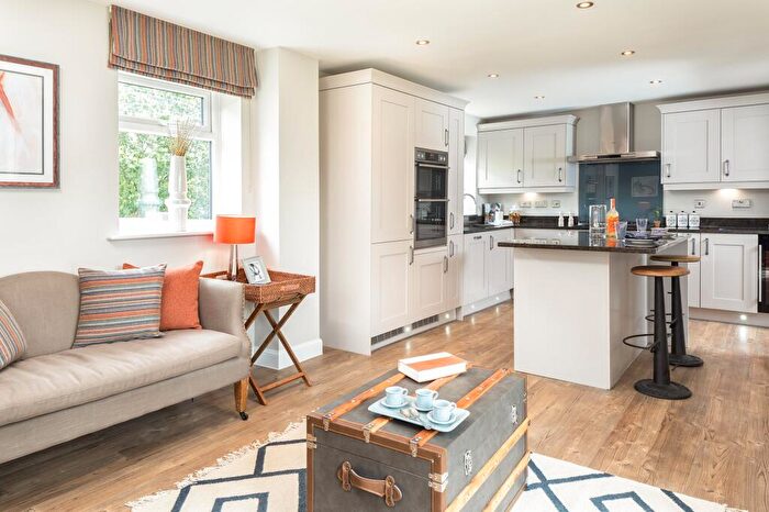 5 Bedroom Detached House For Sale In Stratford Drive Overstone, NN6