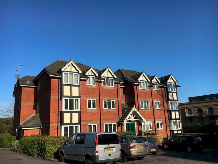 1 Bedroom Flat To Rent In London Road, Apsley, HP3