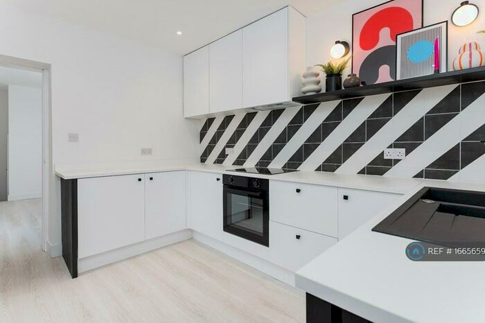 2 Bedroom Flat To Rent In Aigburth Road, Liverpool, L19