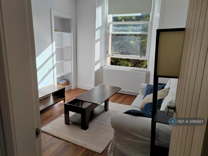 1 Bedroom Flat To Rent In Downfield Place, Edinburgh, EH11