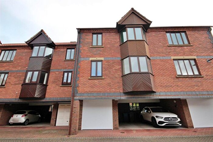 2 Bedroom Flat For Sale In Outer Trinities, Beverley, HU17