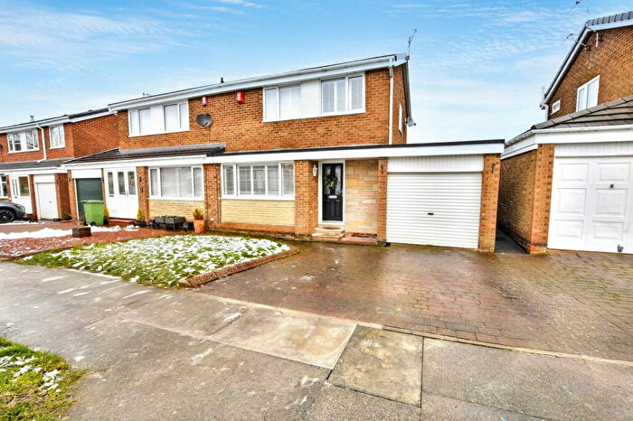 3 Bedroom Semi-Detached House For Sale In Waskerley Close, Sunniside, NE16