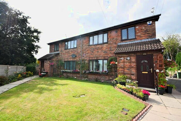 1 Bedroom Flat To Rent In Brandon Avenue, Heald Green, Cheadle, SK8