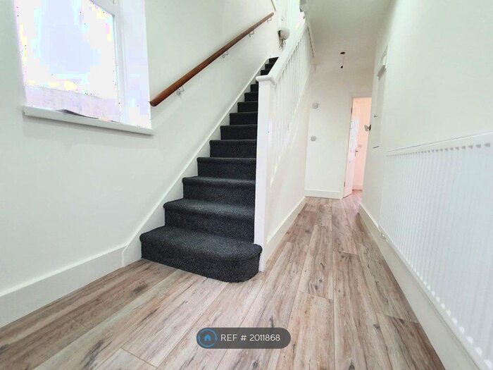 3 Bedroom Semi-Detached House To Rent In Wittenham Way, Chingford, E4