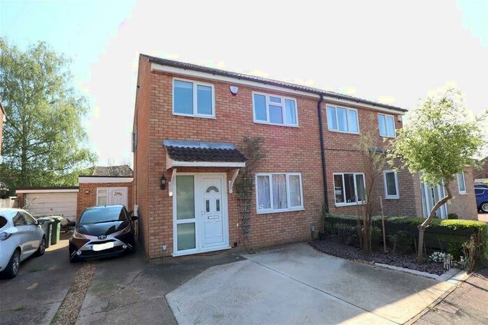 4 Bedroom Semi-Detached House To Rent In Cranbourne Drive, Harpenden, AL5