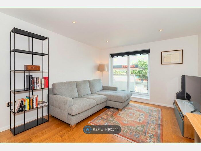 1 Bedroom Flat To Rent In Wandsworth Road, London, SW8
