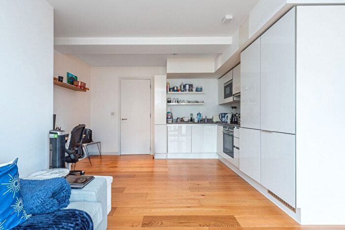 1 Bedroom Flat For Sale In Totteridge Lane, Whetstone, London, N20