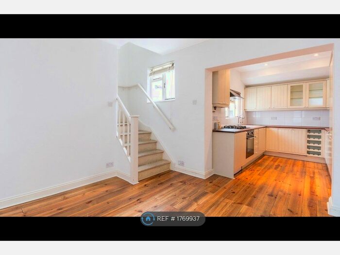 2 Bedroom Maisonette To Rent In Green Lanes, London, N16