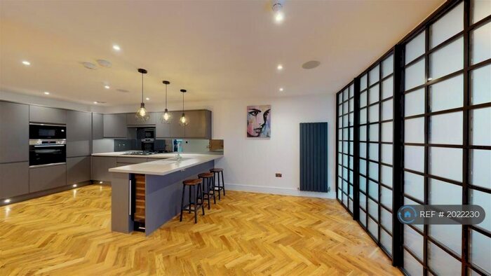 4 Bedroom Semi-Detached House To Rent In Regent Place, Birmingham, B1